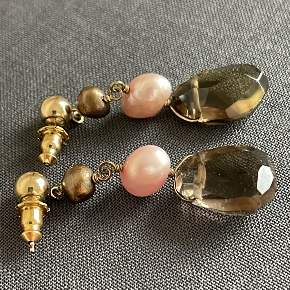 SMOKY QUARTZ AND FRESH WATER PEARL EARRINGS - Picture 4 of 8